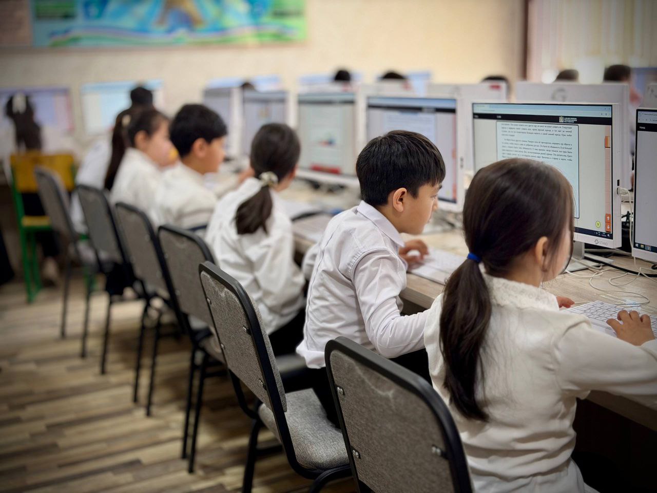 Respublika umumiy o‘rta ta’lim maktablarining 4-sinf o‘quvchilari o‘rtasida o‘tkazilayotgan “O‘qish savodxonlari” tanlovi bo‘yicha hududlardan fotolavha.