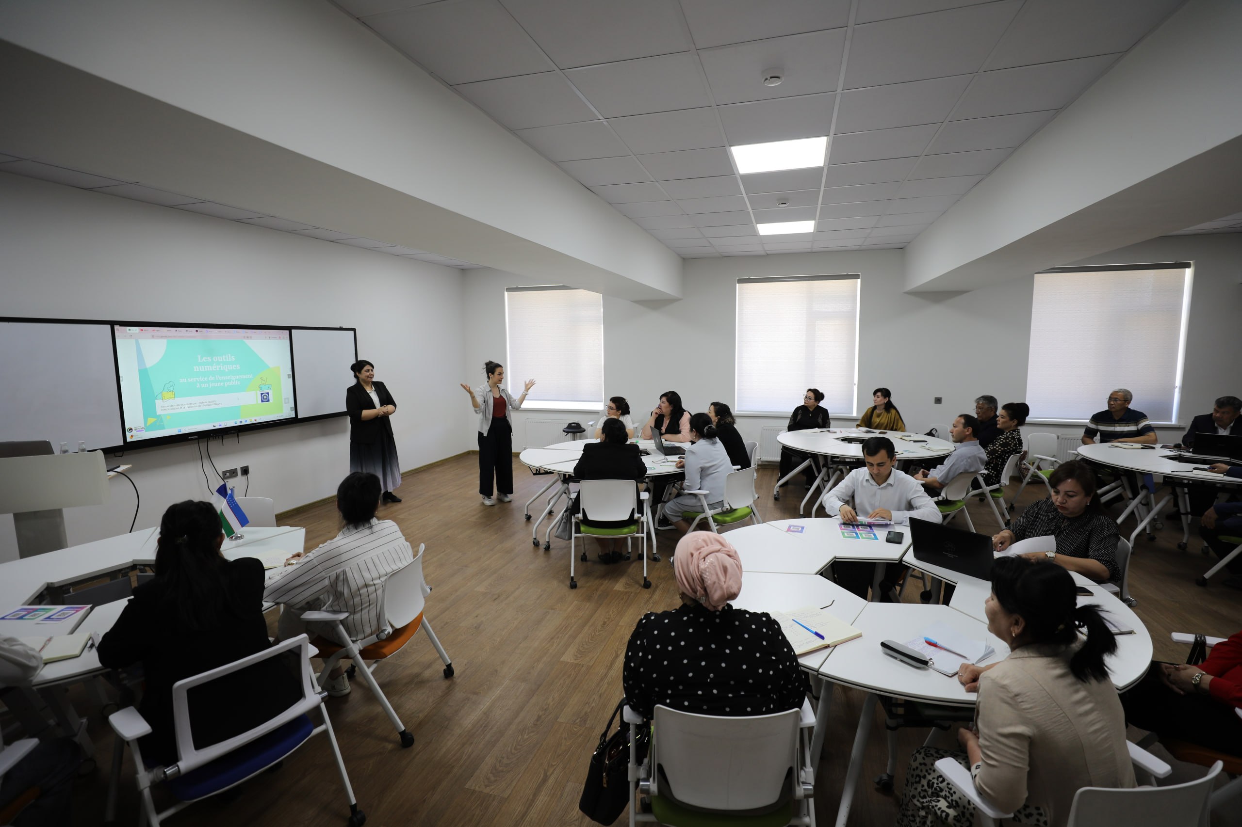 Fransiyalik taʼlim eksperti Noémie Dedieu ishtirokida Hududiy pedagogik mahorat markazlari o‘qituvchilari uchun amaliy seminar tashkil etildi
